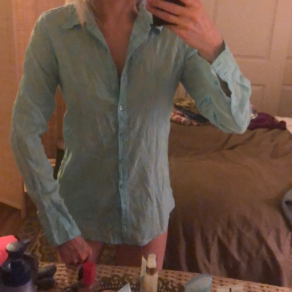 Vineyard vines tunic/ light button down shirt